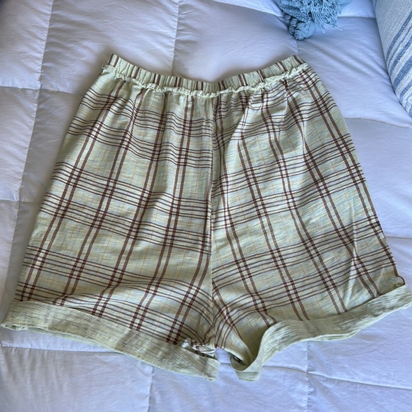 💚🤎🤍Free People shorts! LIKE NEW! Worn once-size xs - Picture 3 of 8